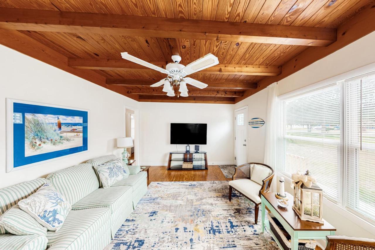 Ginny'S Coastal Cottage Oak Island Bagian luar foto