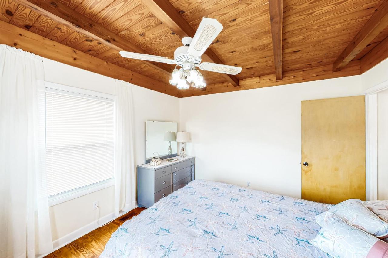 Ginny'S Coastal Cottage Oak Island Bagian luar foto